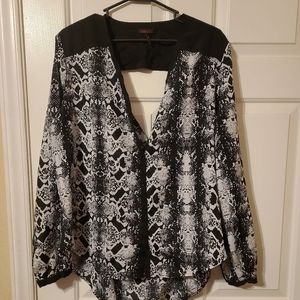 XL Sofia Hi/Lo V-Neck Blouse